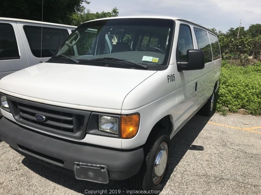 2005 Ford Passenger Van