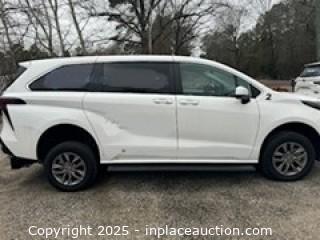 2024 Toyota Sienna 